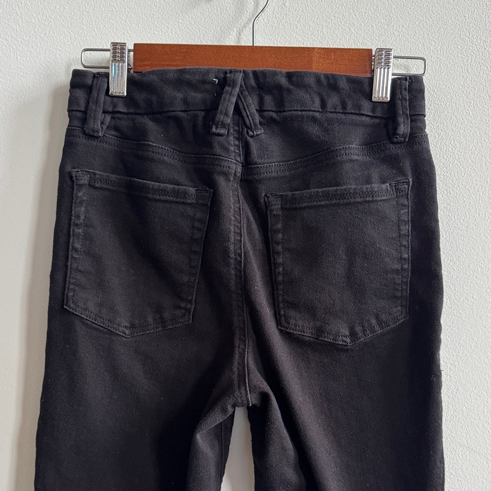 Good American NEVER FADES GOOD PETITE STRAIGHT JEANS - Picture 12 of 15